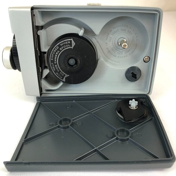 Vintage Kodak Brownie 8 mm f/2.7 Movie Camera In Box With Manual - Picture 5 of 8